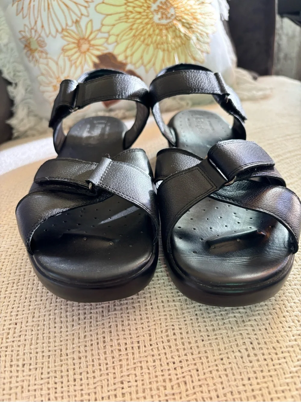 Propét Comfort Walking Shoe Sandals Black Adjustable Cross Strap Size 10